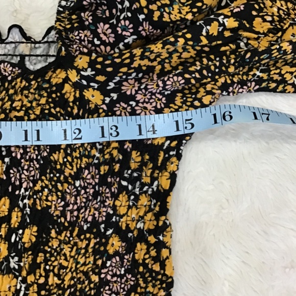 Topshop Women Size 6 Cropped Puff Sleeve Flounce Smocked Blouse Micro Floral - Picture 9 of 11